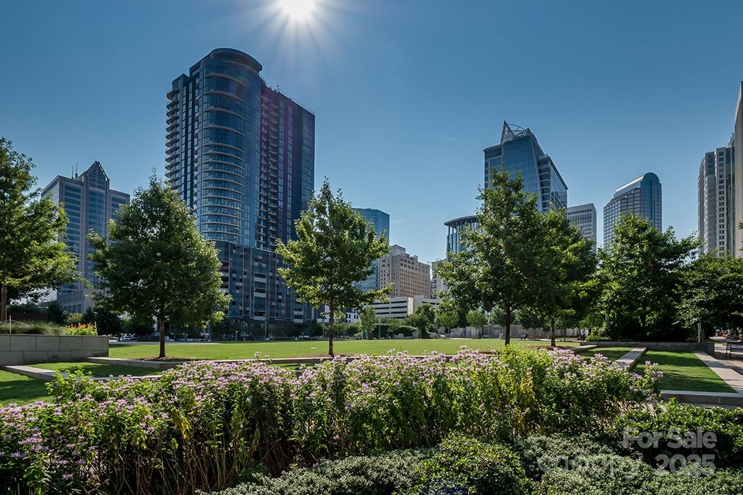 Charlotte, North Carolina, 28202, United States, 2 Bedrooms Bedrooms, ,3 BathroomsBathrooms,Residential,For Sale,1986288