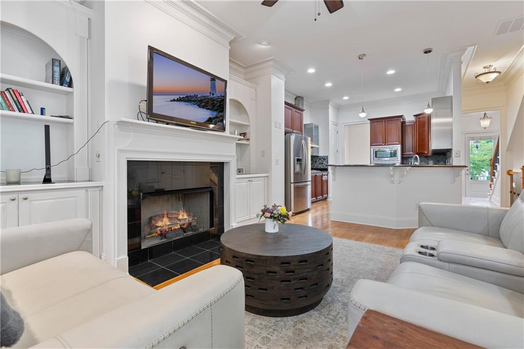 Sandy Springs, Georgia, 30328, United States, 2 Bedrooms Bedrooms, ,4 BathroomsBathrooms,Residential,For Sale,1923426