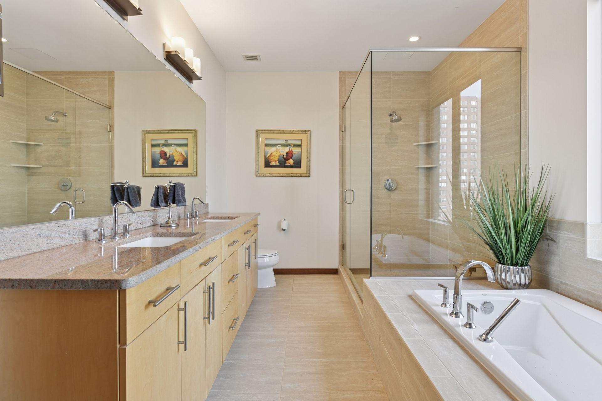 Minneapolis, Minnesota, 55403, United States, 2 Bedrooms Bedrooms, ,1 BathroomBathrooms,Residential,For Sale,1919843