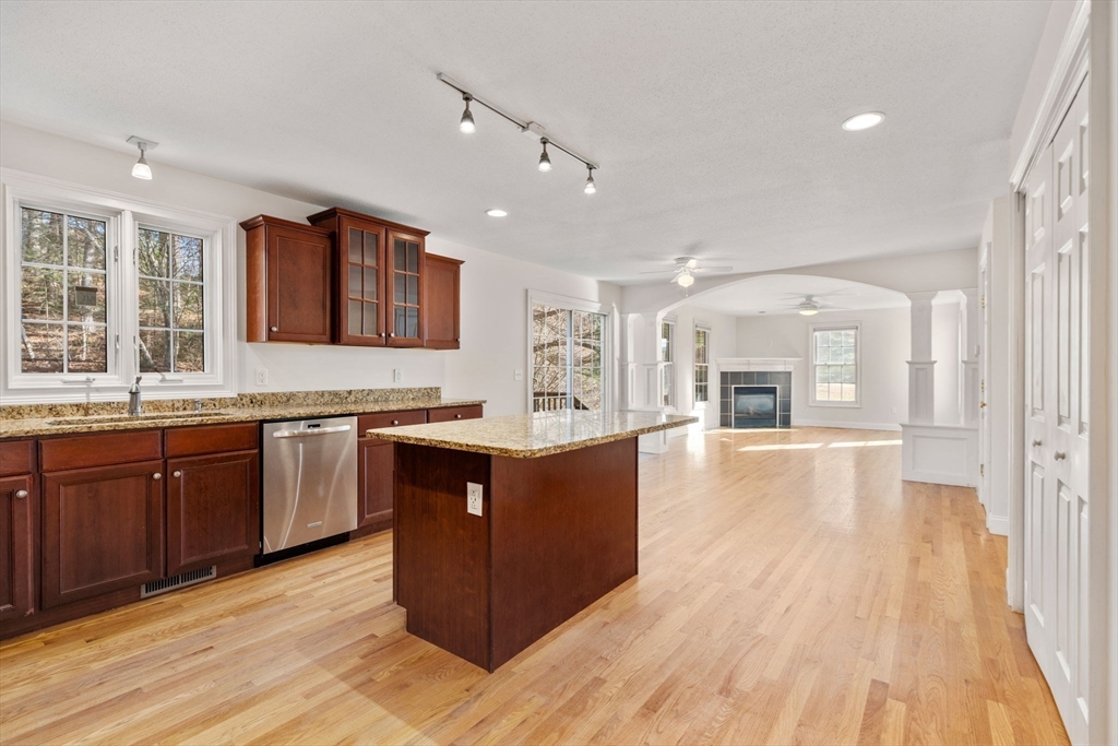 Westfield, Massachusetts, 01085, United States, 4 Bedrooms Bedrooms, ,3 BathroomsBathrooms,Residential,For Sale,1998160