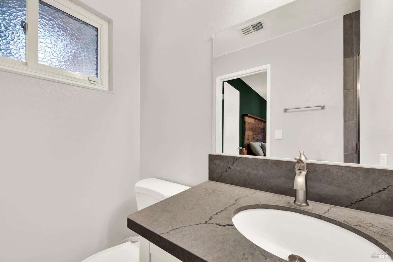Vacaville, California, 95687, United States, 3 Bedrooms Bedrooms, ,2 BathroomsBathrooms,Residential,For Sale,1940371