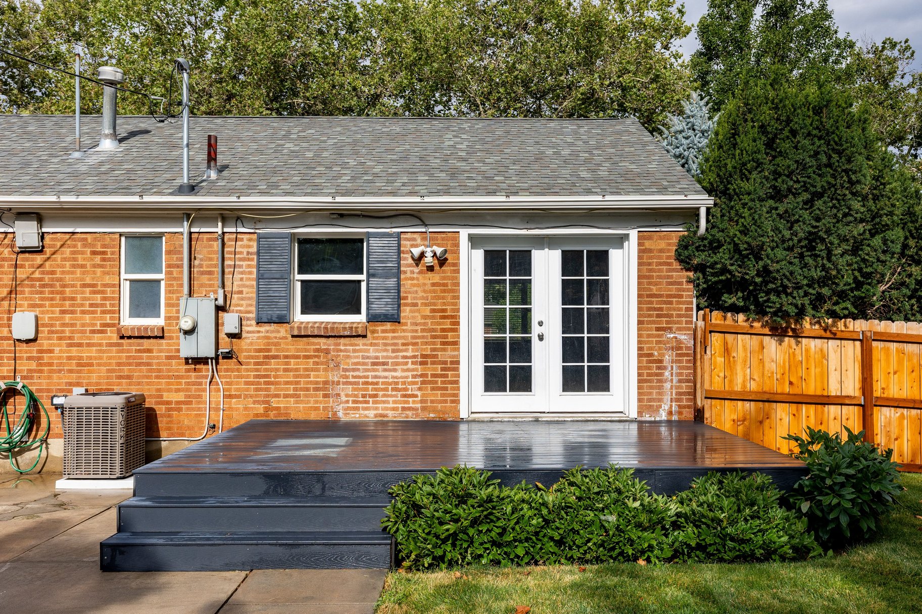  Exceptional Corner Lot in One of Millcreek’s Most Beloved Neighborhoods - 物件實景