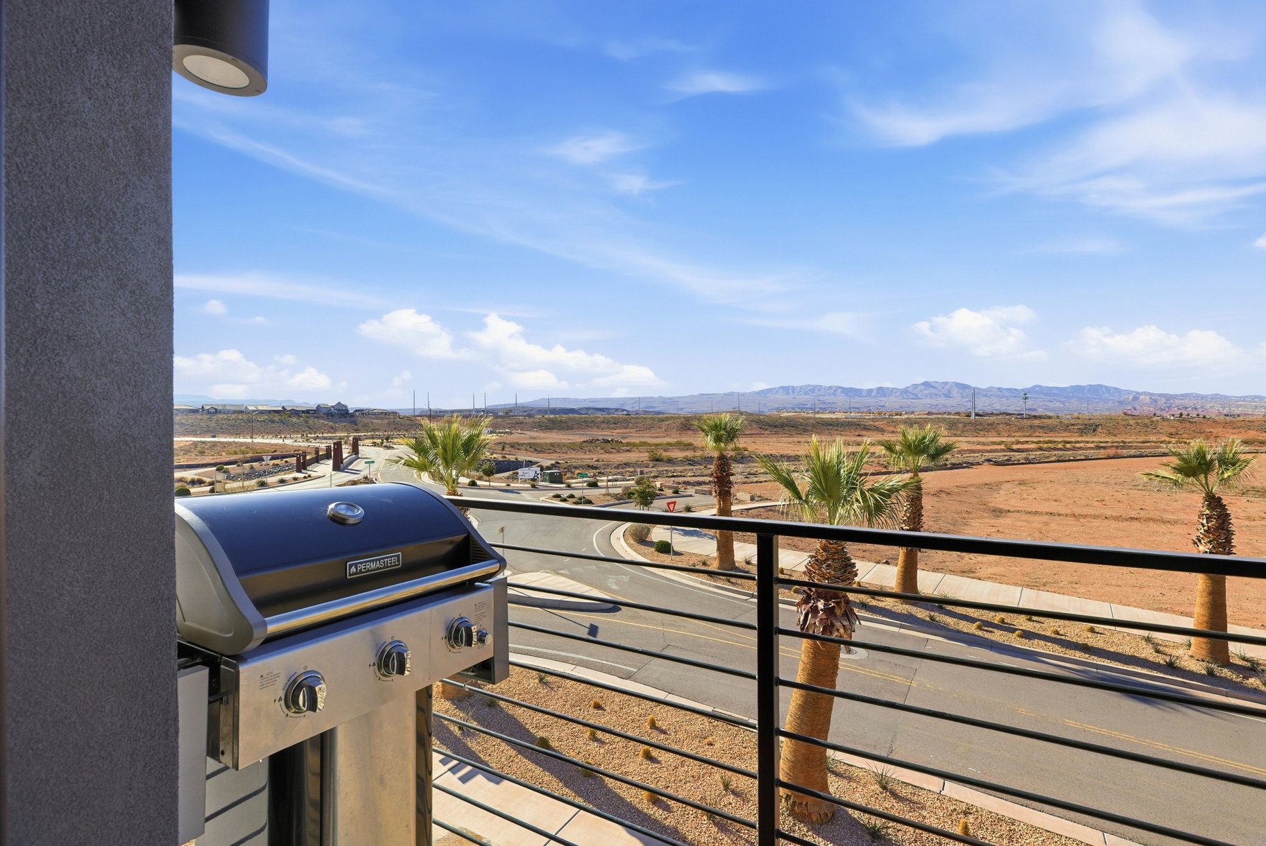  Top-Floor Desert Color Retreat With Lagoon Access & Views - 物件實景