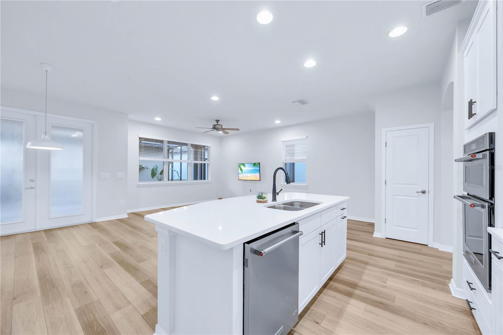 WINTER GARDEN, Florida, 34787, United States, 4 Bedrooms Bedrooms, ,3 BathroomsBathrooms,Residential,For Sale,1993845