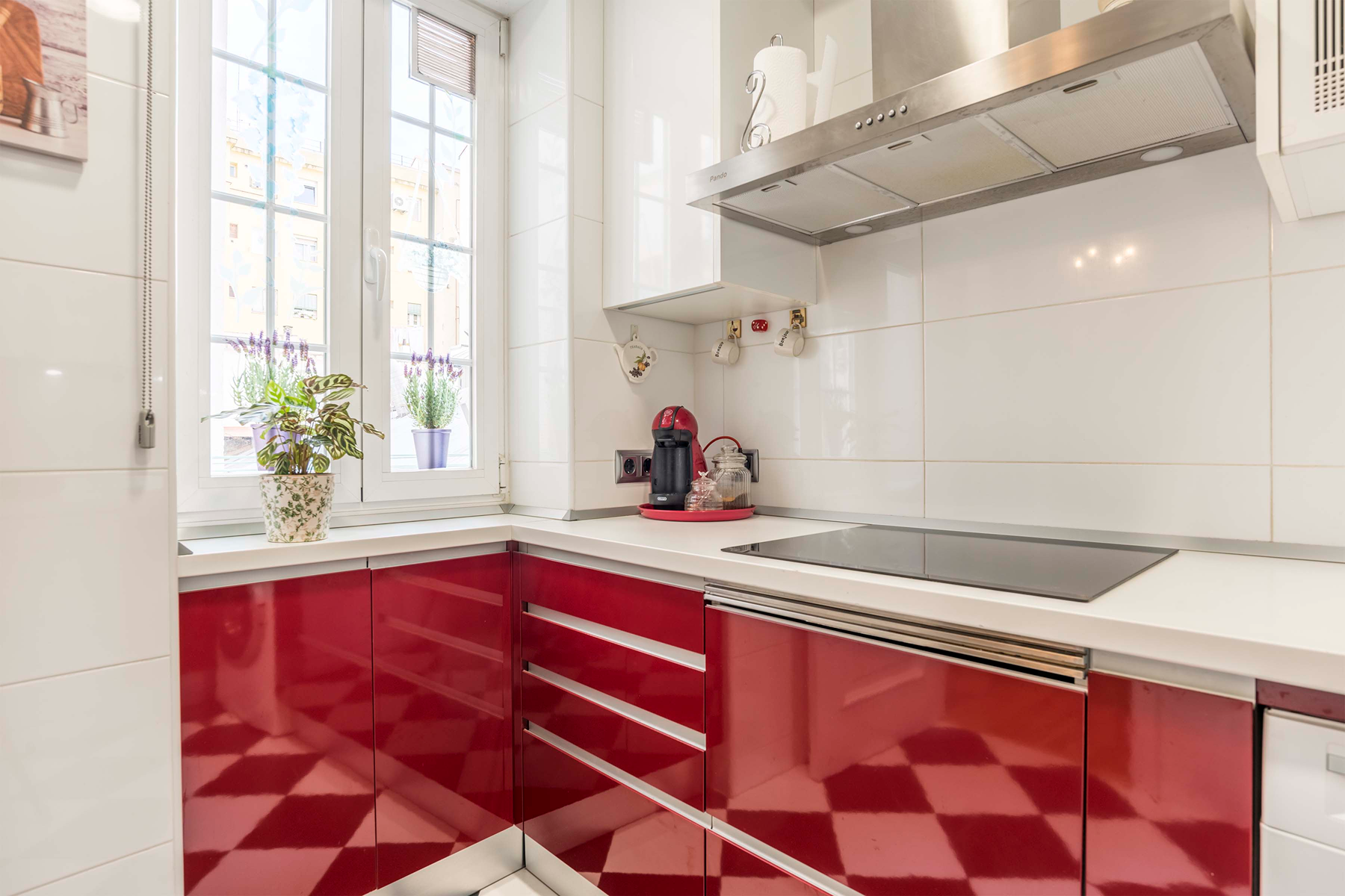  Exterior apartment in Trafalgar with four street-facing balconies - 物件實景