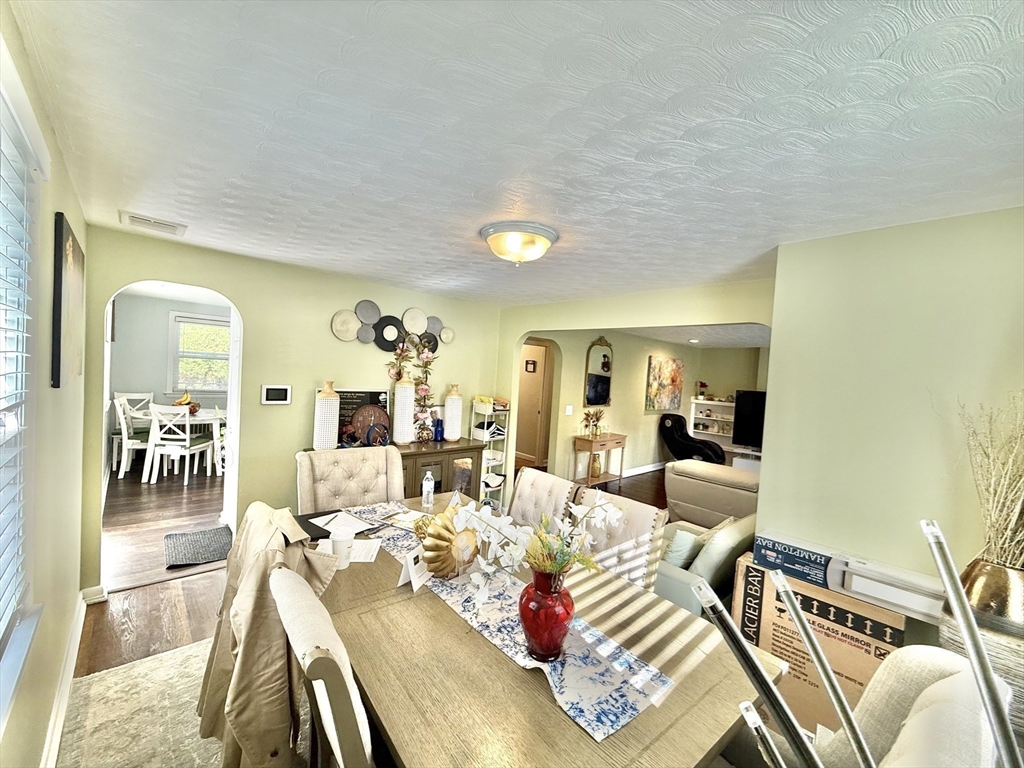 Stoughton, Massachusetts, 02072, United States, 3 Bedrooms Bedrooms, ,1 BathroomBathrooms,Residential,For Sale,1978457