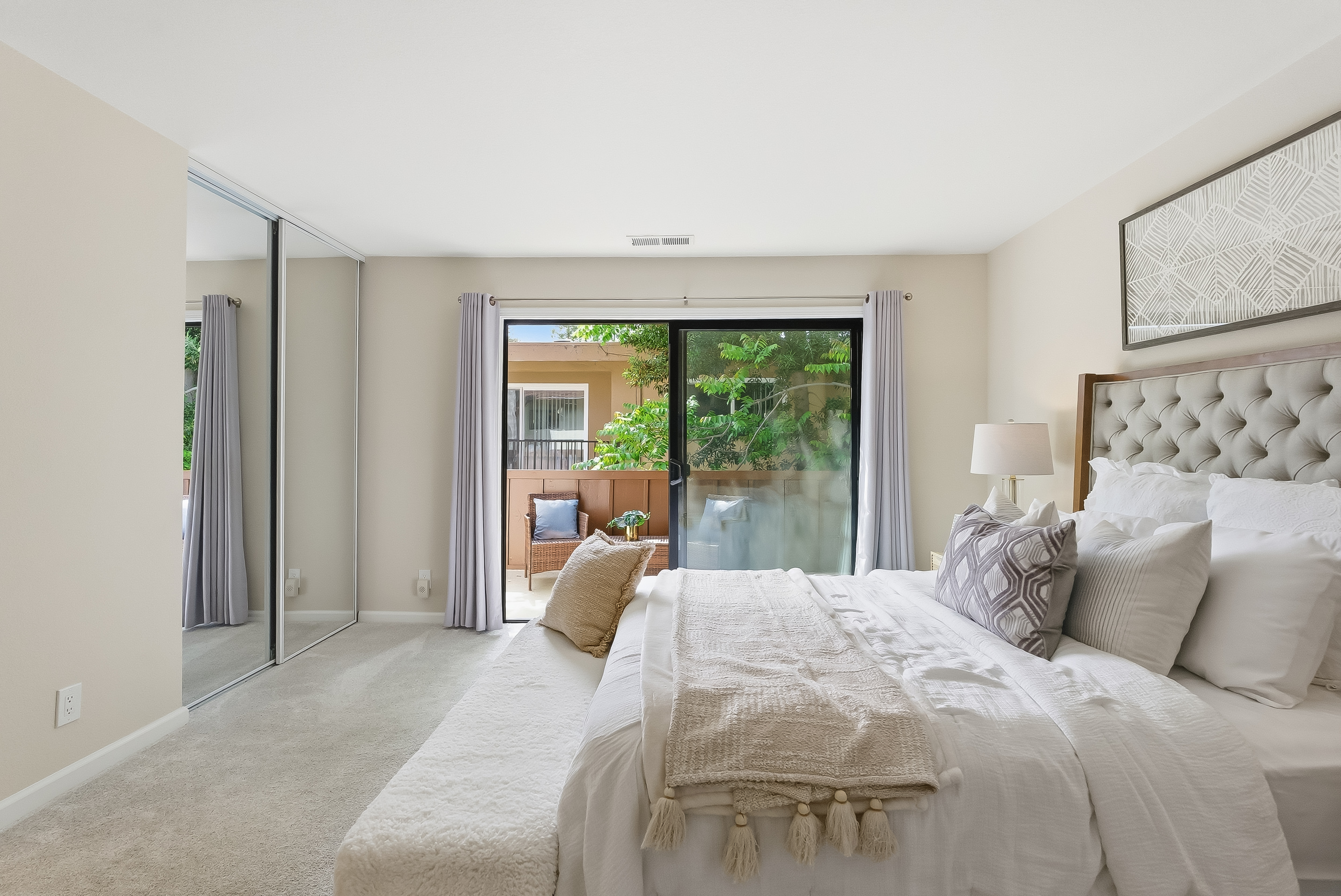  Spanish-Style Townhome in Tranquil Community - 物件實景