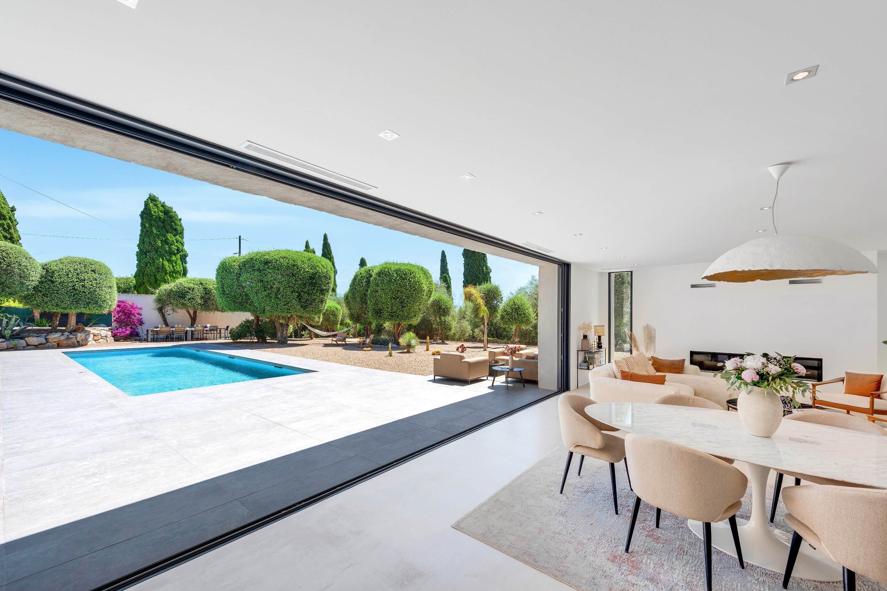  French Riviera estate combining modern architecture and historic stone charm - 物件實景