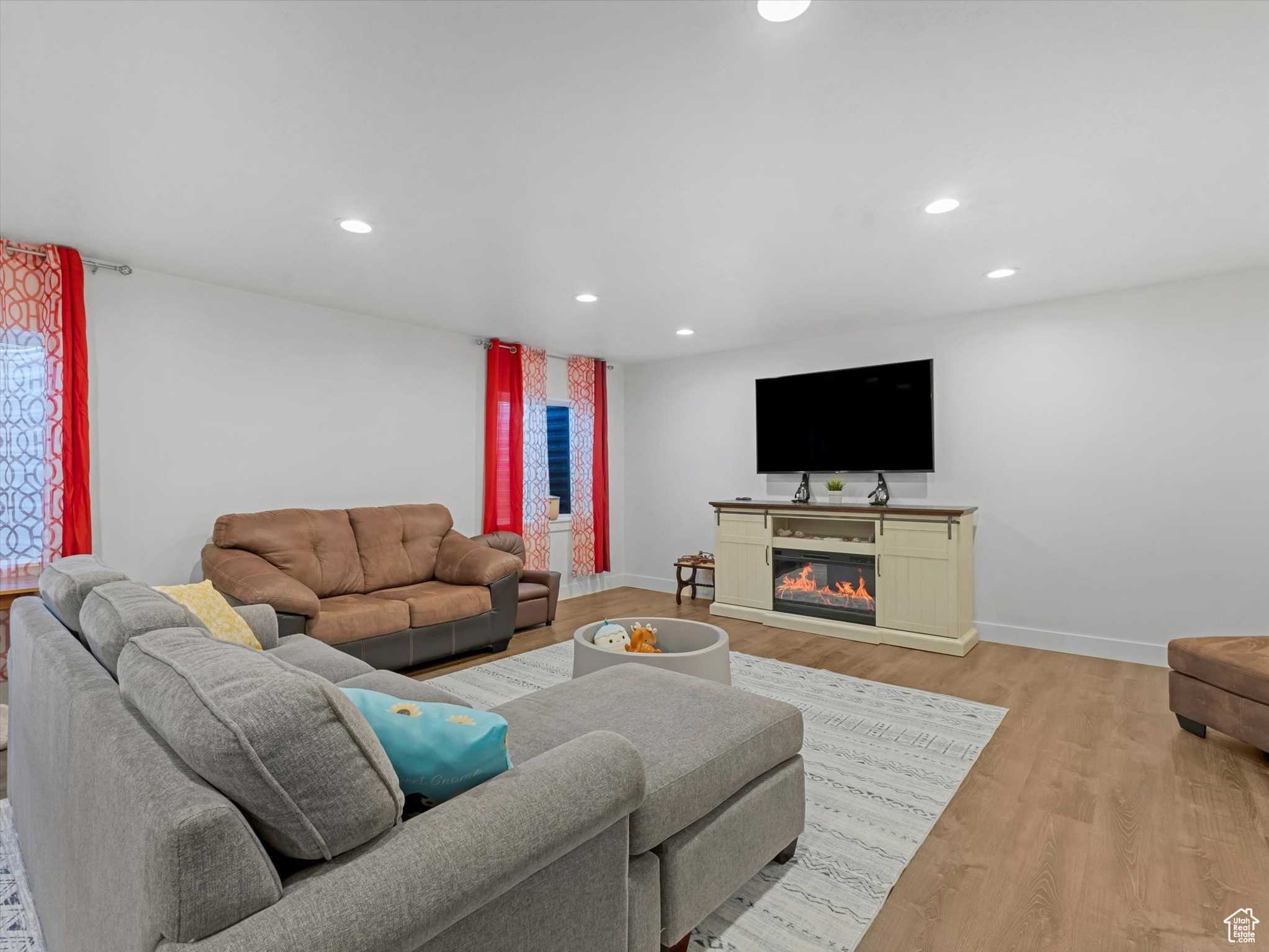 Grantsville, Utah, 84029, United States, 4 Bedrooms Bedrooms, ,3 BathroomsBathrooms,Residential,For Sale,1991039