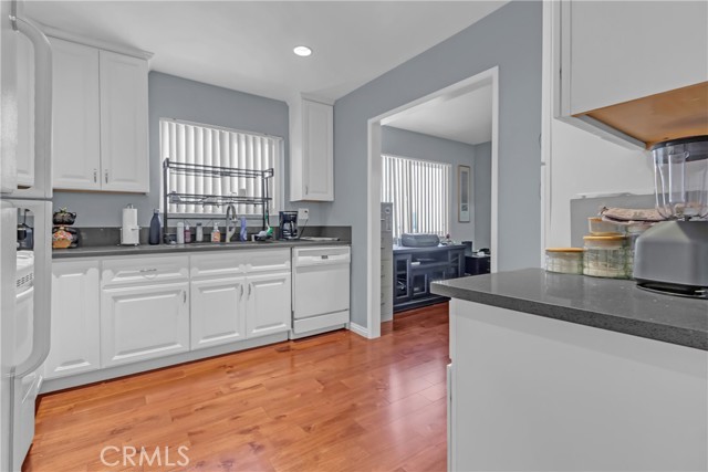 Valley Village, California, 91607, United States, 2 Bedrooms Bedrooms, ,2 BathroomsBathrooms,Residential,For Sale,1989937