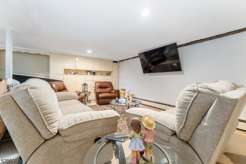 Readington Twp., New Jersey, 08833, United States, 3 Bedrooms Bedrooms, ,3 BathroomsBathrooms,Residential,For Sale,1989255