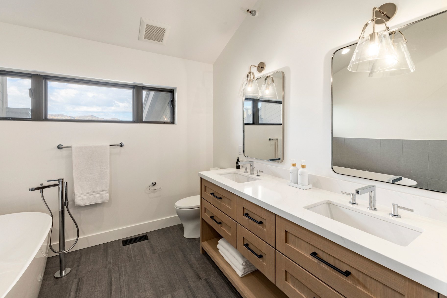  Park City 3 Bedroom Fenchurch Townhome  Complete and Perfect Renovation - 物件實景