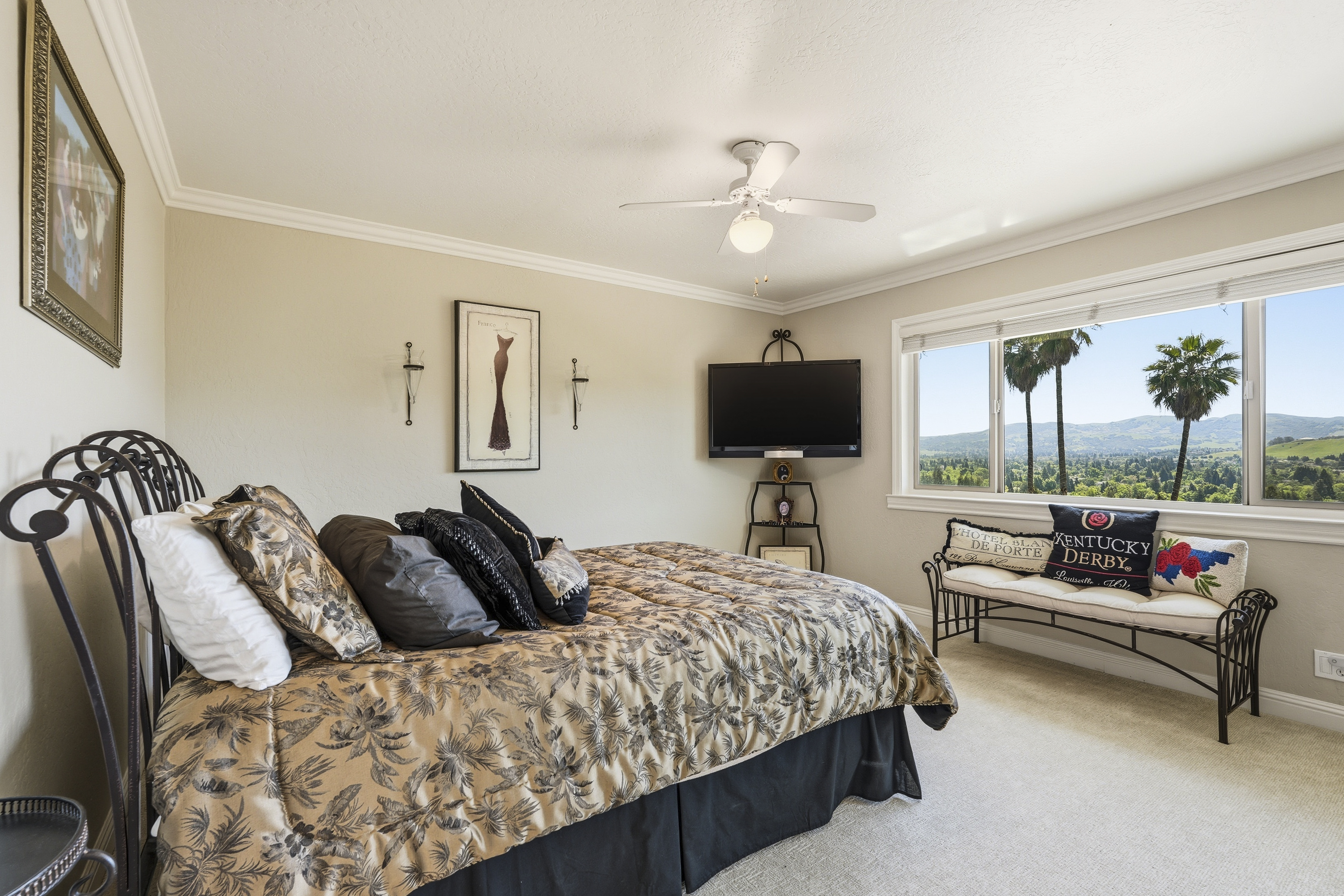  Million Dollar Views and Timeless Elegance in This Exceptional Residence - 物件實景