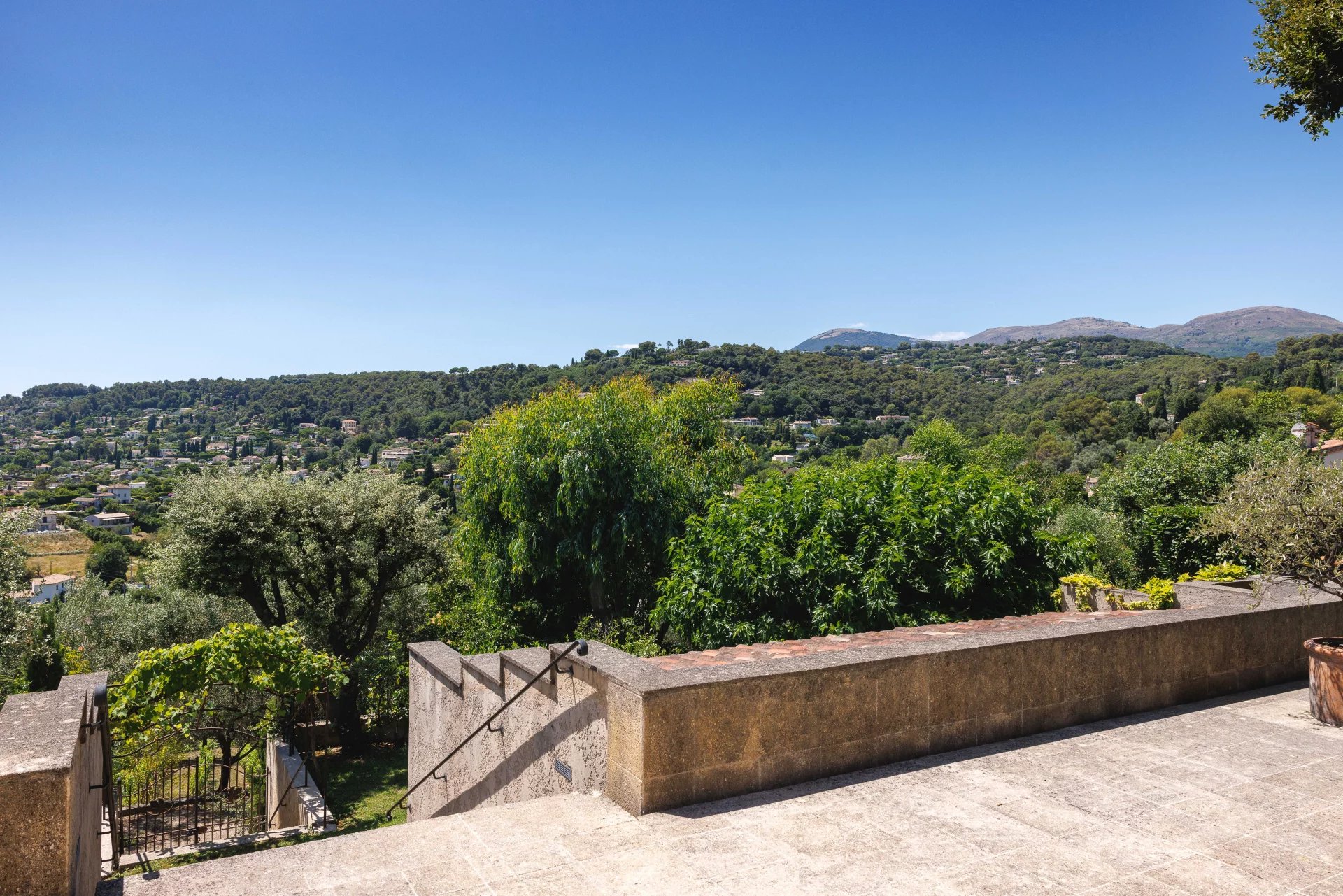 Saint-Paul-de-Vence, Provence-Alpes-Côte d’Azur, 06570, FR, 5 Bedrooms Bedrooms, ,Residential,For Sale,1895395