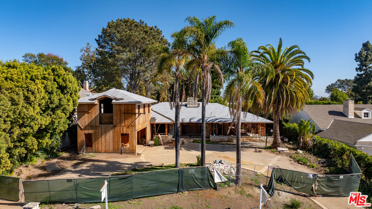 Pacific Palisades, California, 90272, United States, 5 Bedrooms Bedrooms, ,7 BathroomsBathrooms,Residential,For Sale,1991324