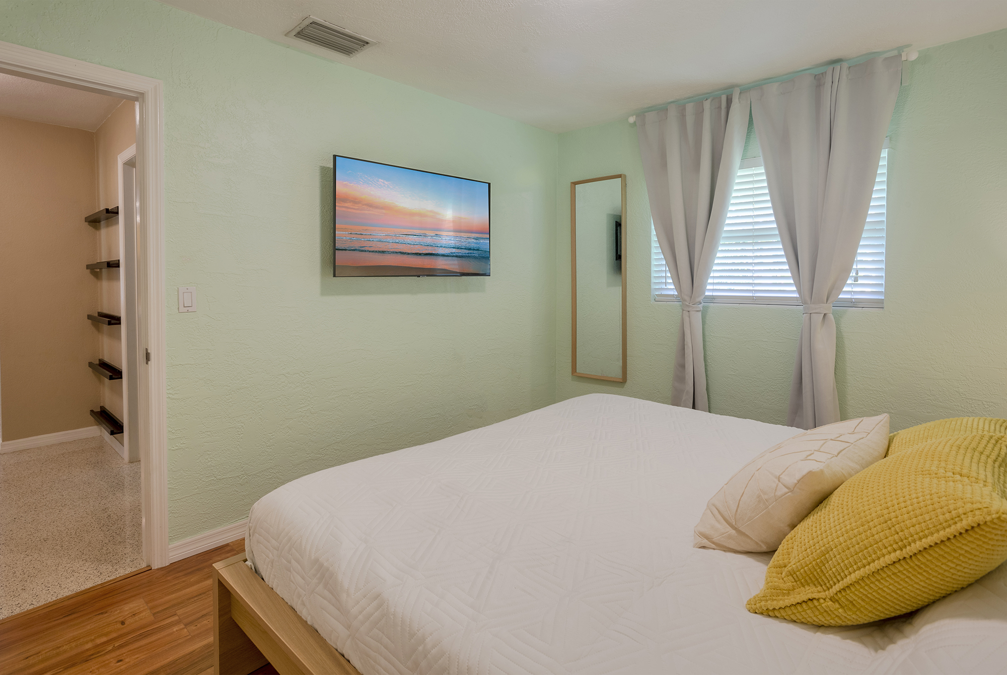 Largo, Florida, 33770, United States, 2 Bedrooms Bedrooms, ,2 BathroomsBathrooms,Residential,For Sale,1979255