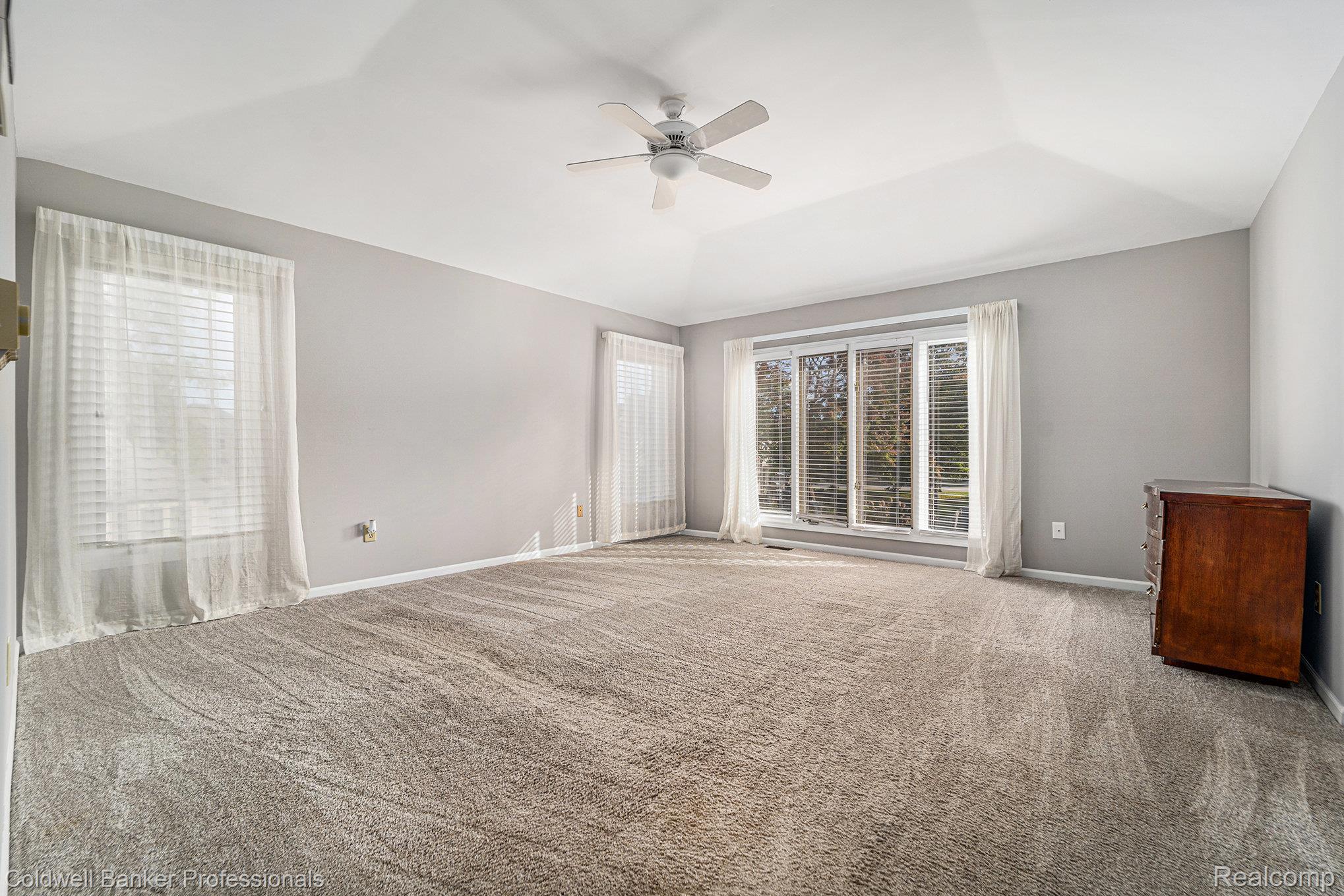 ShelbyTwp, Michigan, 48315, United States, 3 Bedrooms Bedrooms, ,4 BathroomsBathrooms,Residential,For Sale,1967840