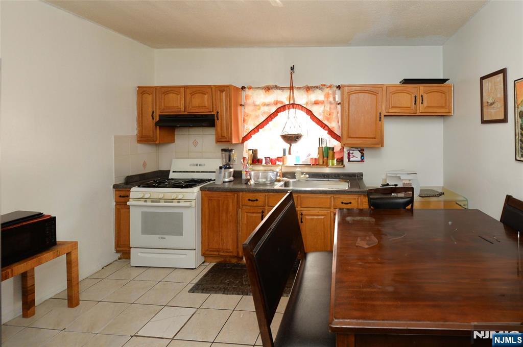Irvington, New Jersey, 07111, United States, 5 Bedrooms Bedrooms, ,3 BathroomsBathrooms,Residential,For Sale,1885475