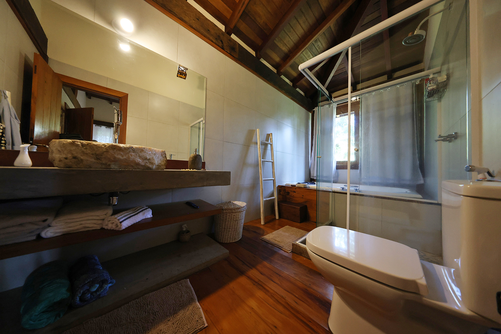  Private retreat surrounded by nature with two residences and mountain views - 物件實景