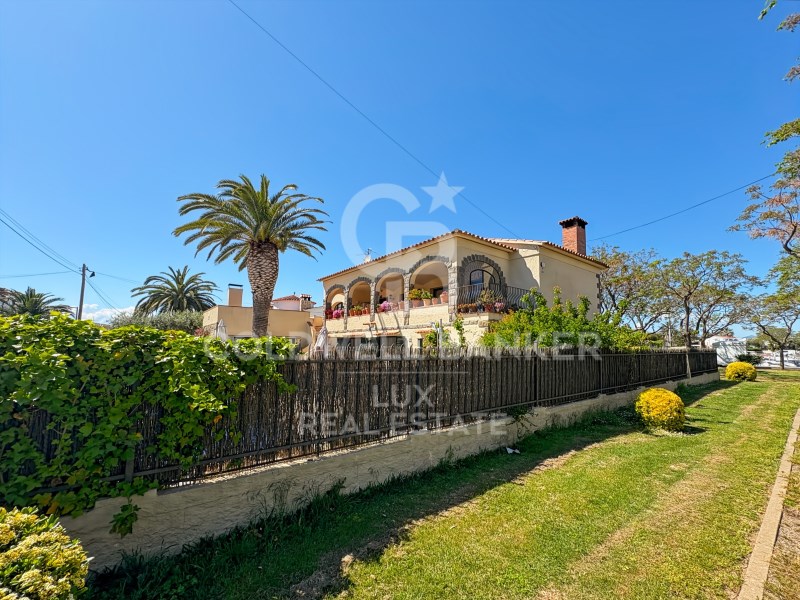 Empuriabrava, Catalonia, ES, 4 Bedrooms Bedrooms, ,2 BathroomsBathrooms,Residential,For Sale,1795076
