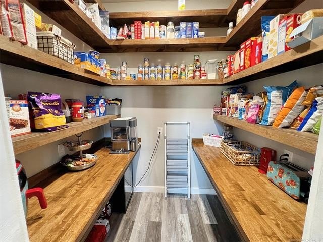 Tahlequah, Oklahoma, 74464, United States, 6 Bedrooms Bedrooms, ,4 BathroomsBathrooms,Residential,For Sale,1982576