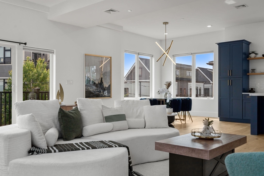 Somerville, Massachusetts, 02145, United States, 5 Bedrooms Bedrooms, ,5 BathroomsBathrooms,Residential,For Sale,1849882
