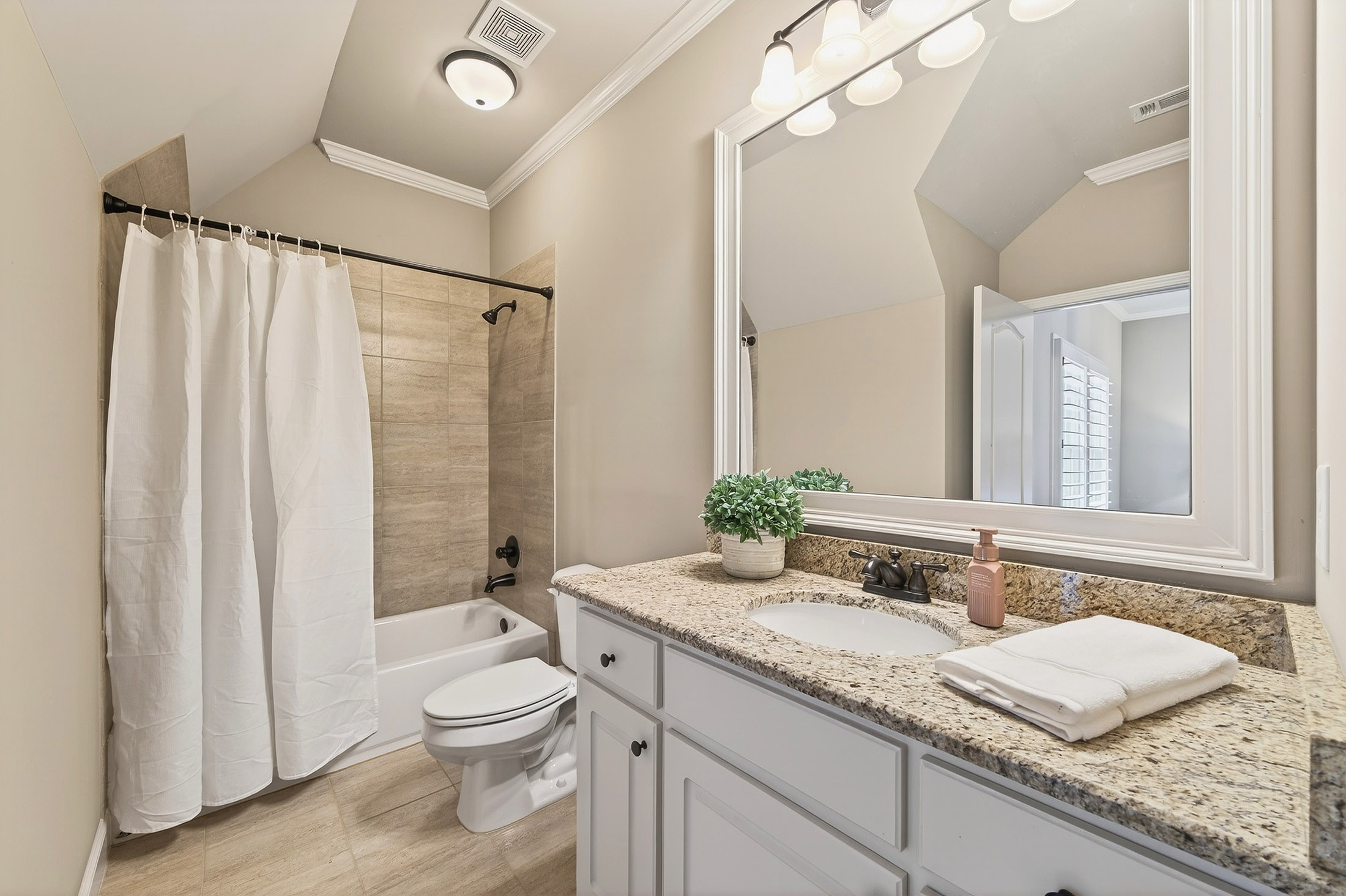  Milton Retreat on 1.43+/- Acres with Pool, Spa and Outdoor Living - 物件實景