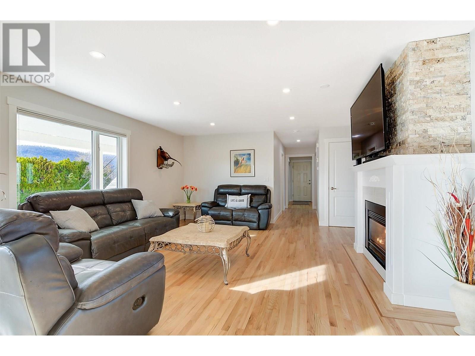 KELOWNA, British Columbia, V1V 2G6, CA, 5 Bedrooms Bedrooms, ,4 BathroomsBathrooms,Residential,For Sale,1838260