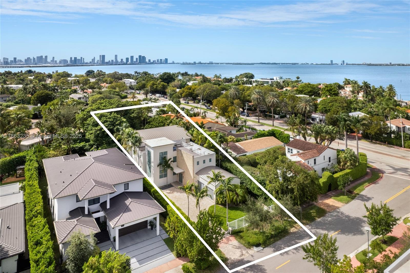 Miami Beach, Florida, 33140, United States, 2 Bedrooms Bedrooms, ,2 BathroomsBathrooms,Residential,For Sale,1924607