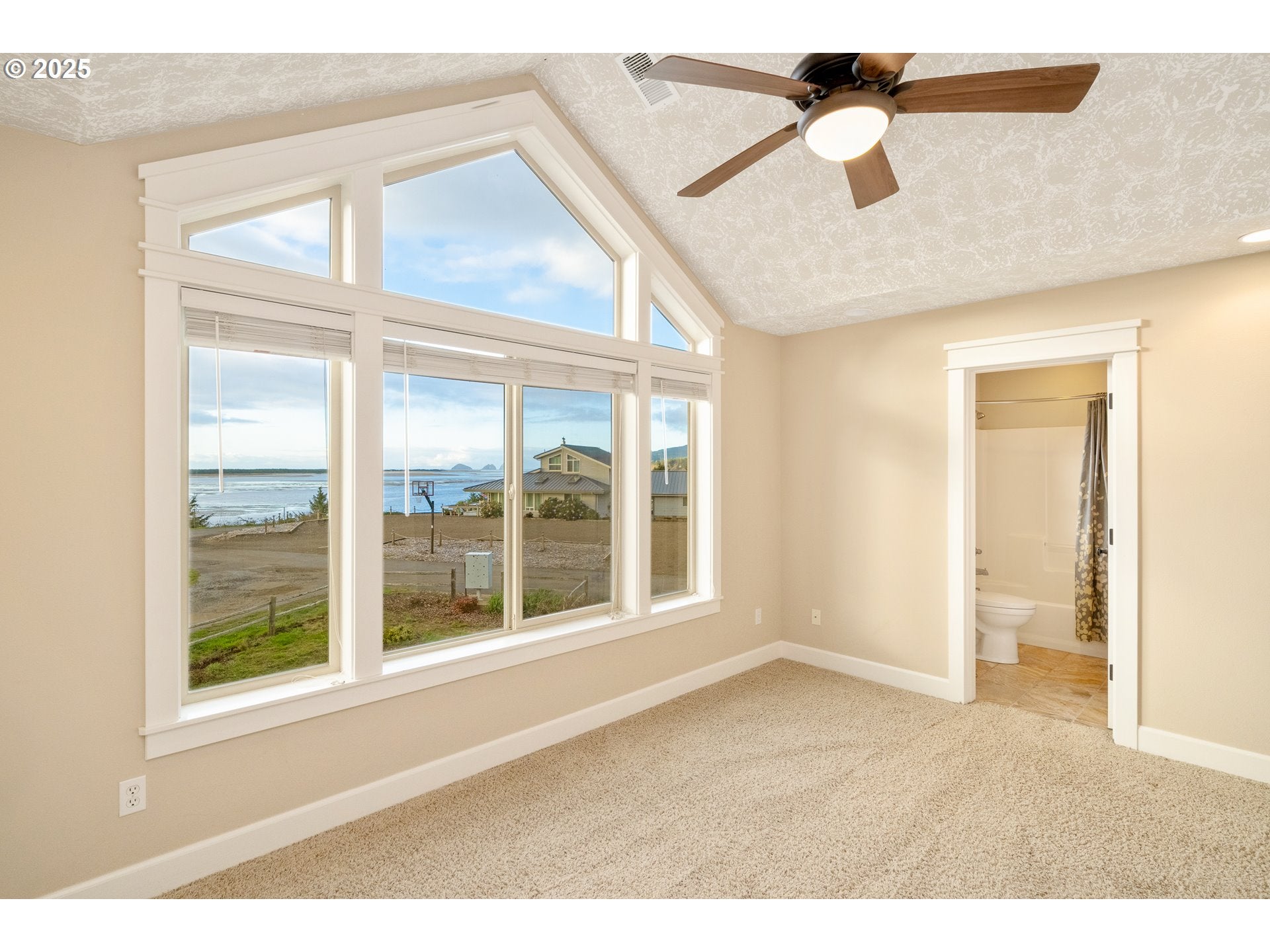 Tillamook, Oregon, 97141, United States, 3 Bedrooms Bedrooms, ,4 BathroomsBathrooms,Residential,For Sale,1998230