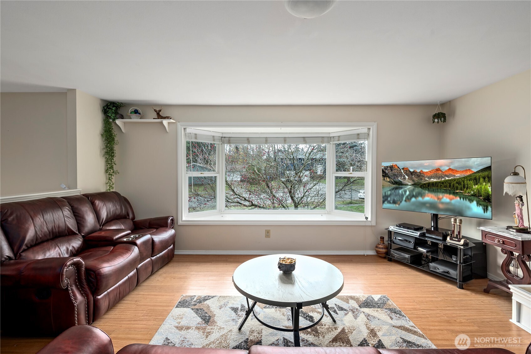 Oak Harbor, Washington, 98277, United States, 5 Bedrooms Bedrooms, ,2 BathroomsBathrooms,Residential,For Sale,2000673