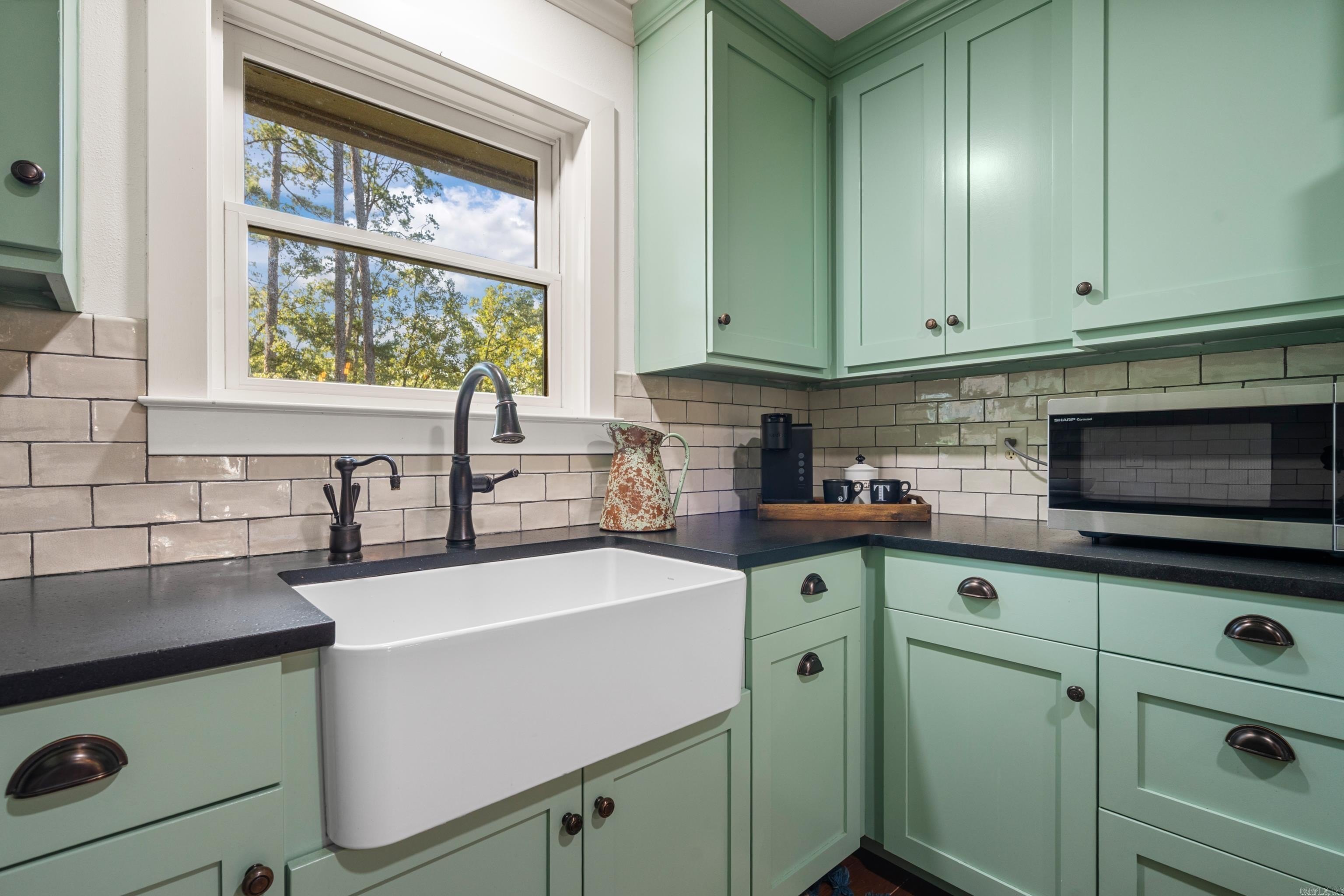 Hot Springs, Arkansas, 71913, United States, 3 Bedrooms Bedrooms, ,3 BathroomsBathrooms,Residential,For Sale,1905821