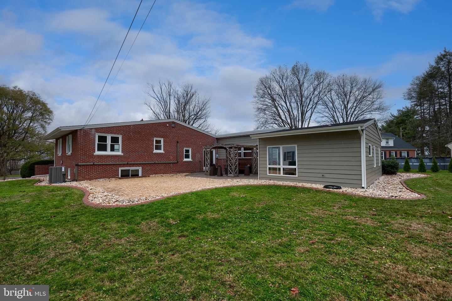 Lancaster, Pennsylvania, 17601, United States, 4 Bedrooms Bedrooms, ,3 BathroomsBathrooms,Residential,For Sale,1999084