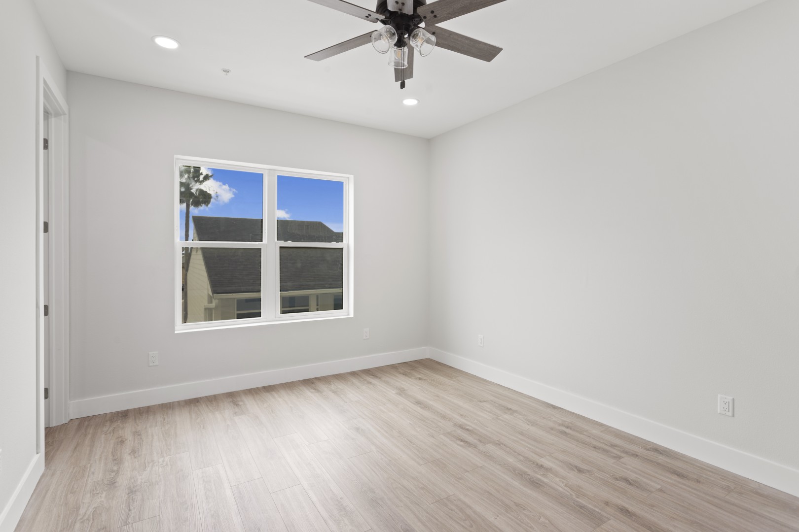 Treasure Island, Florida, 33706, United States, 5 Bedrooms Bedrooms, ,4 BathroomsBathrooms,Residential,For Sale,1887391