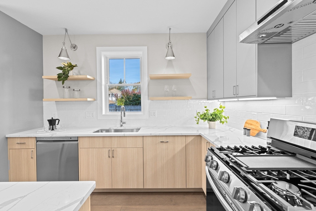 Boston, Massachusetts, 02132, United States, 3 Bedrooms Bedrooms, ,2 BathroomsBathrooms,Residential,For Sale,1991771