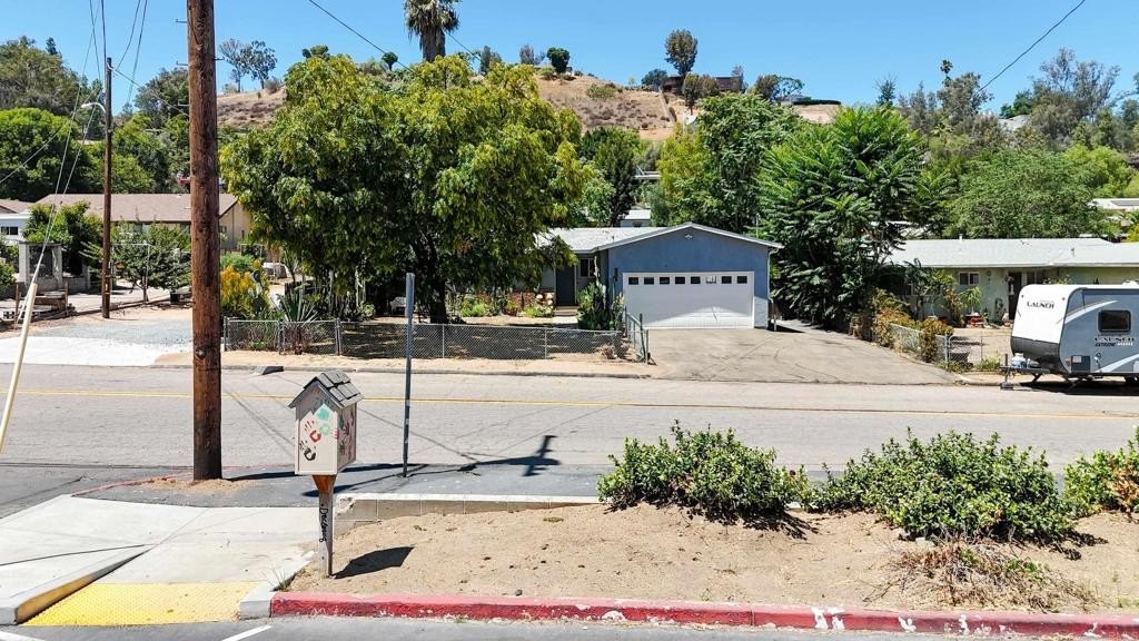 Lakeside, California, 92040, United States, 3 Bedrooms Bedrooms, ,2 BathroomsBathrooms,Residential,For Sale,1906391