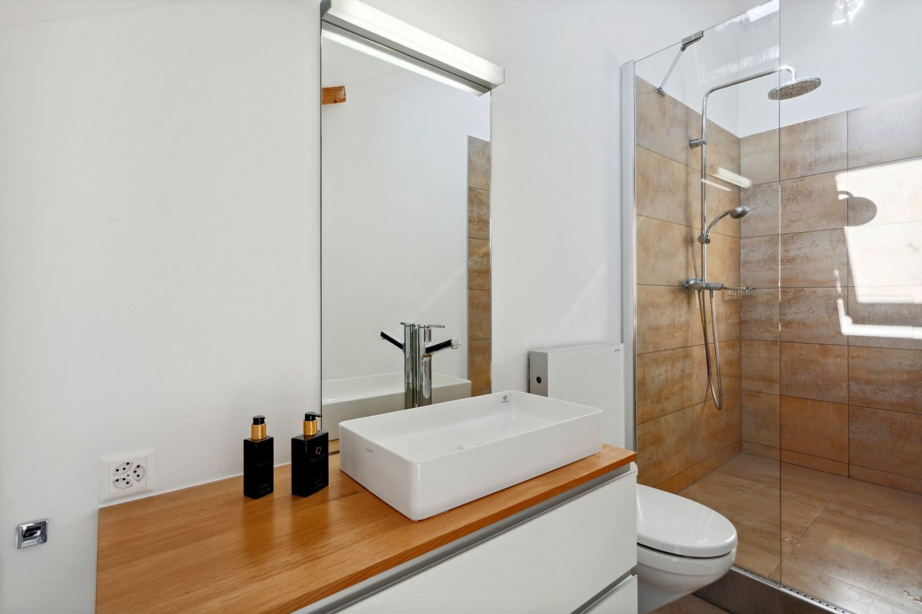 7.5-room family villa with separate 1.5-room studio, unobstructed view of the hi - 物件實景