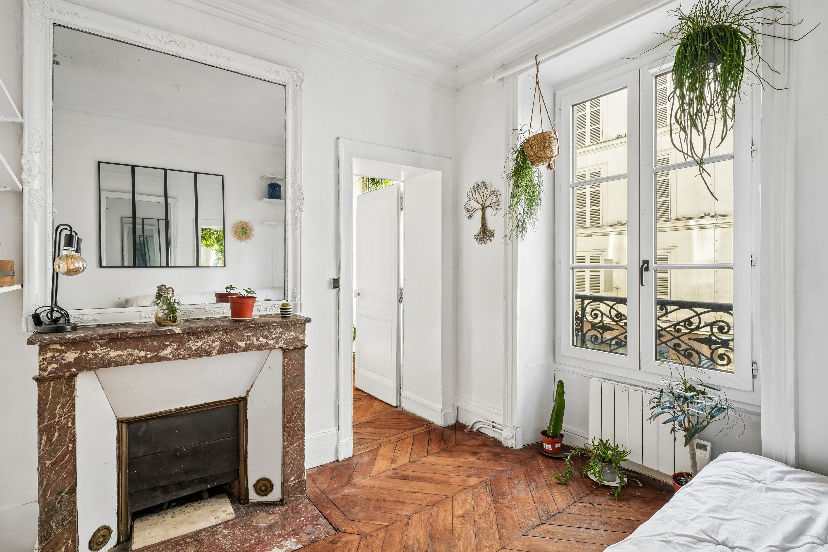  Bright, dual-aspect apartment in the heart of Paris’s 9th arrondissement - 物件實景