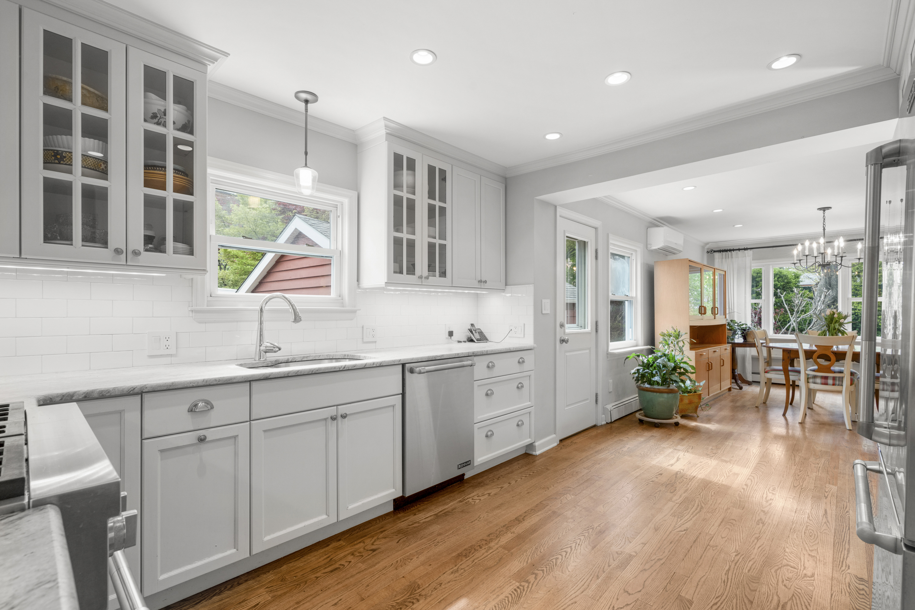  Charming Expanded Cape Cod - 物件實景