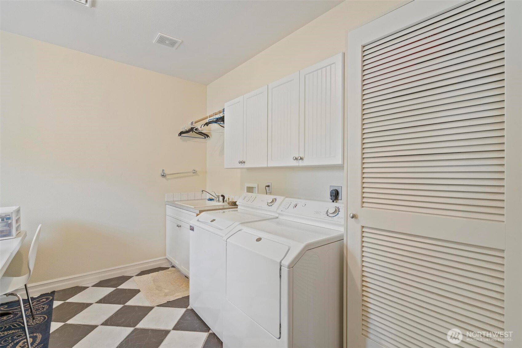 Centralia, Washington, 98531, United States, 3 Bedrooms Bedrooms, ,3 BathroomsBathrooms,Residential,For Sale,1983563