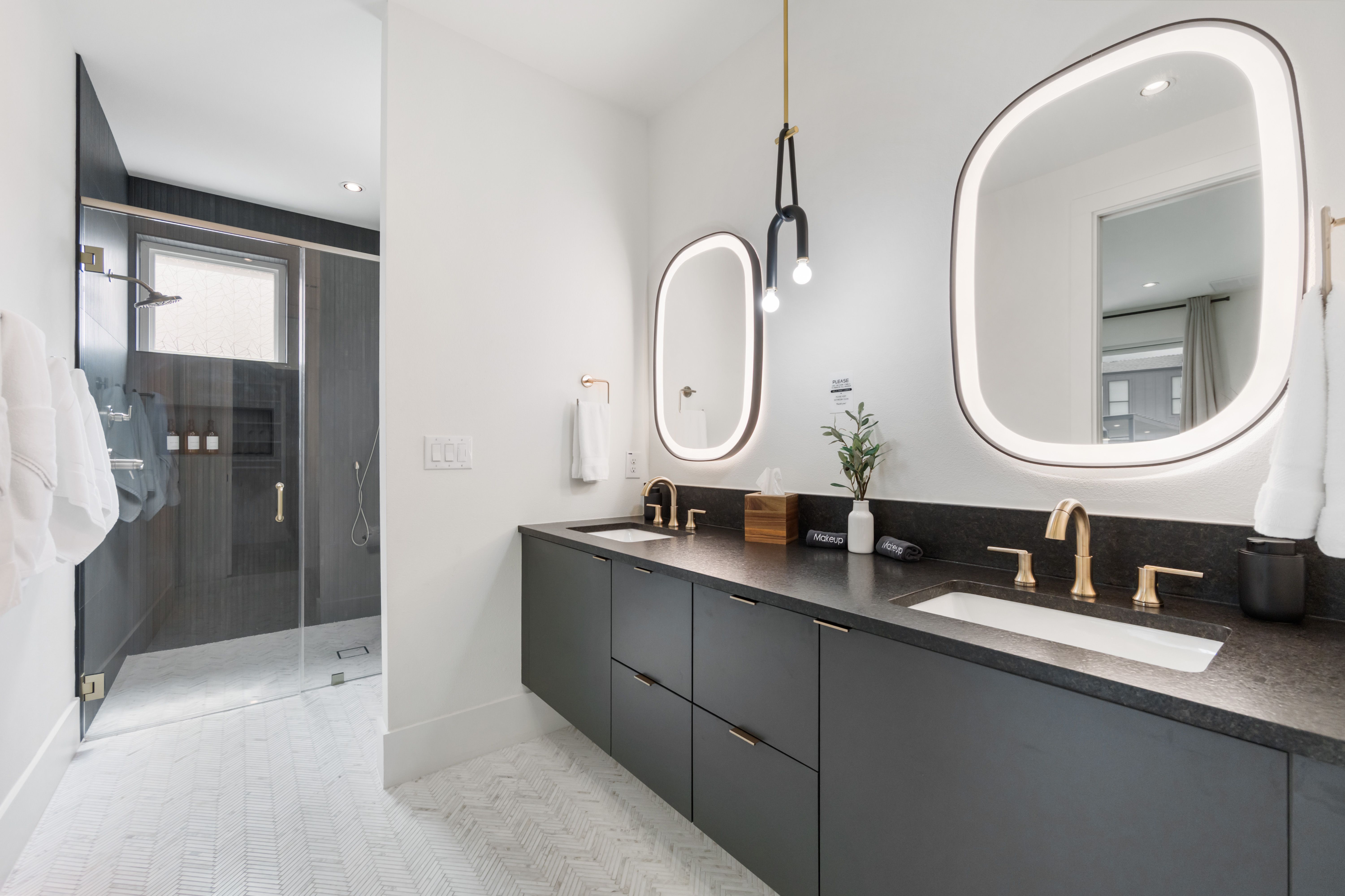  Striking Cobalt Design Home - 物件實景