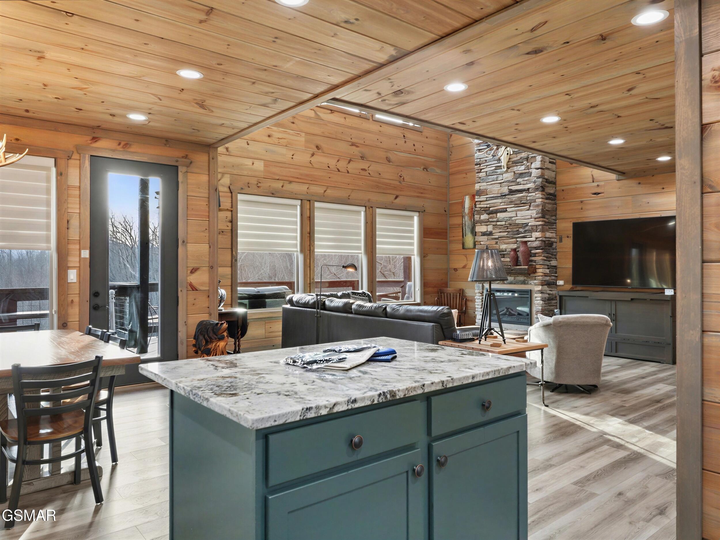 Gatlinburg, Tennessee, 37738, United States, 3 Bedrooms Bedrooms, ,4 BathroomsBathrooms,Residential,For Sale,2012548