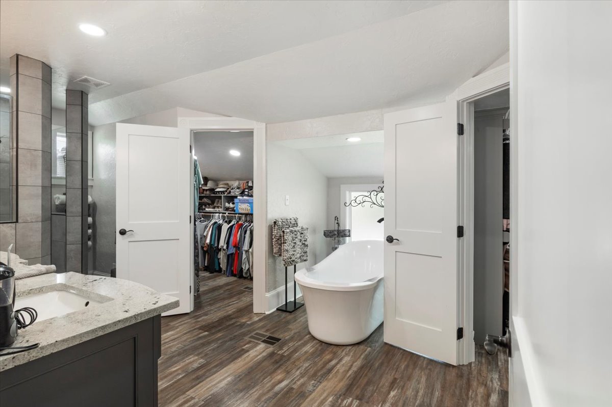 Carthage, Texas, 75633, United States, 5 Bedrooms Bedrooms, ,4 BathroomsBathrooms,Residential,For Sale,1804016