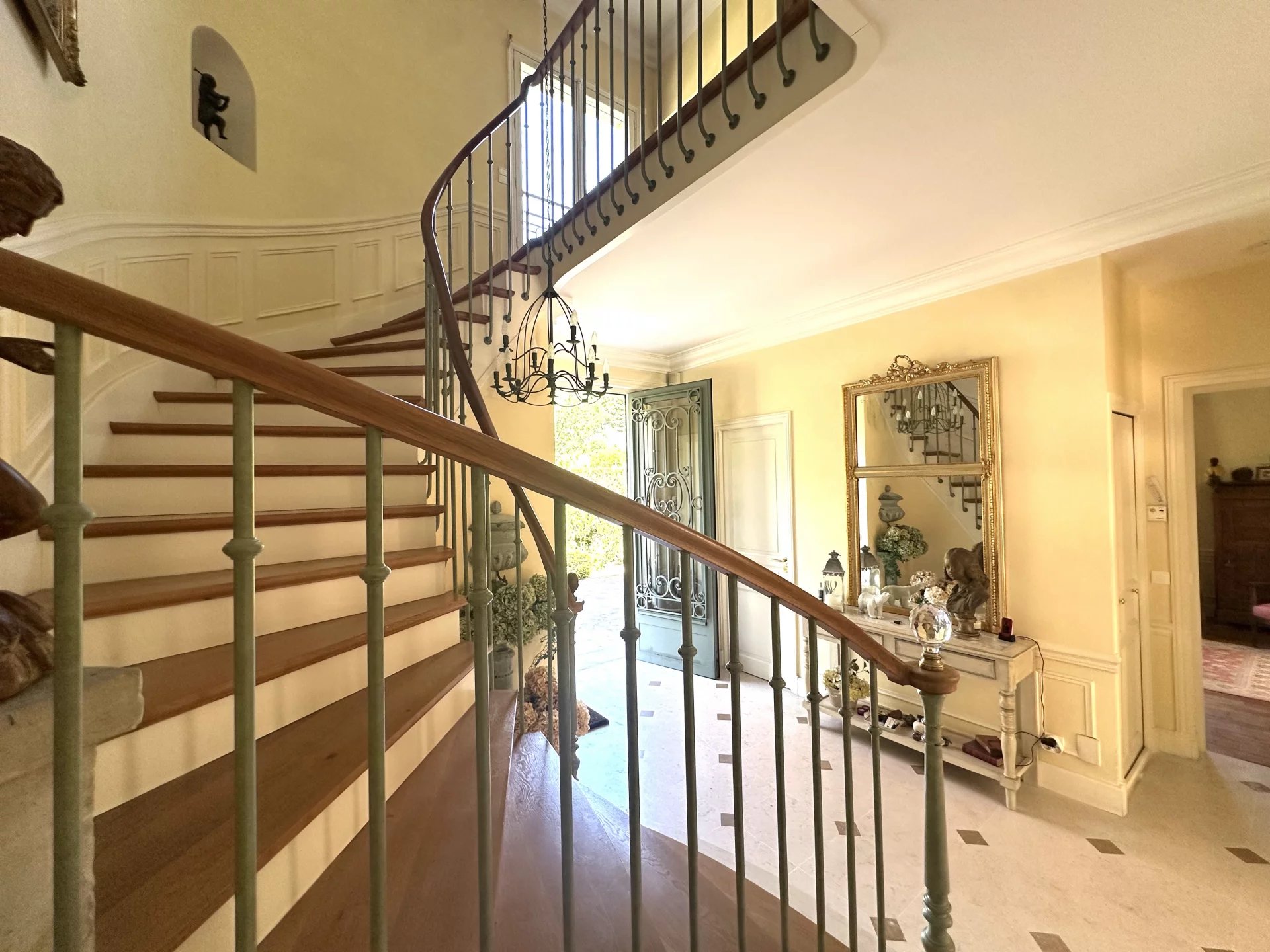 Le Vésinet, Île-de-France, 78110, FR, 5 Bedrooms Bedrooms, ,Residential,For Sale,1994336