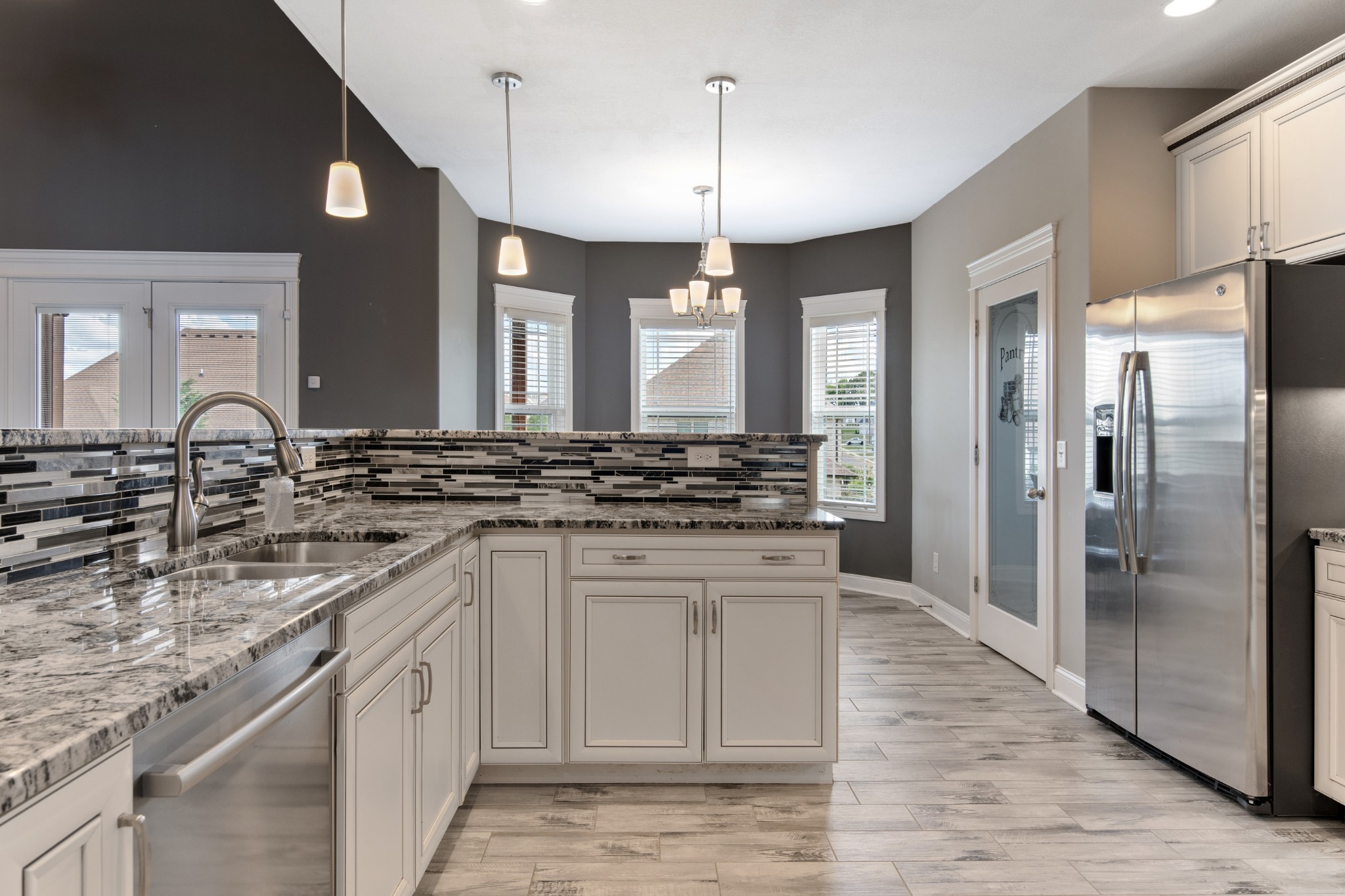 Clarksville, Tennessee, 37043, United States, 5 Bedrooms Bedrooms, ,4 BathroomsBathrooms,Residential,For Sale,1975936