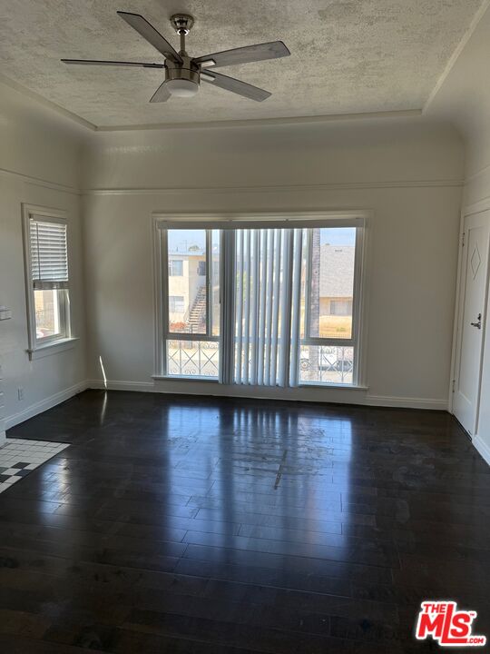 Los Angeles, California, 90019, United States, 8 Bedrooms Bedrooms, ,Residential,For Sale,1848279