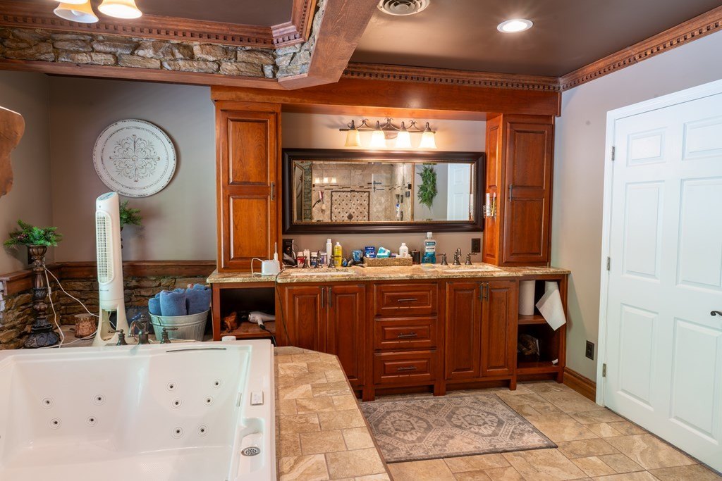 Prestonsburg, Kentucky, 41653, United States, 4 Bedrooms Bedrooms, ,5 BathroomsBathrooms,Residential,For Sale,2048061