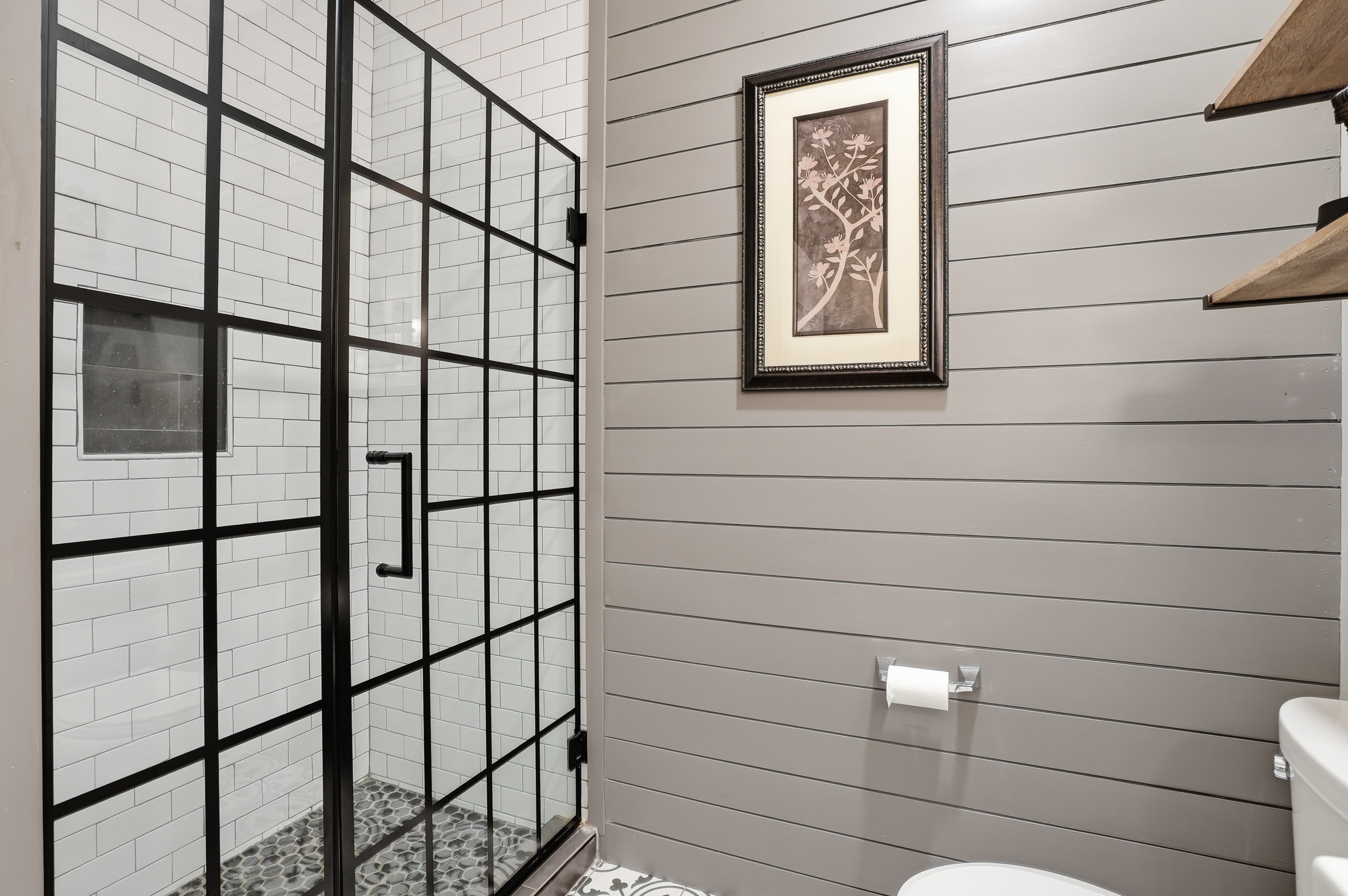  The Crown Jewel of Tall Grass: Waterfront Privacy Meets the Ultimate Layout - 物件實景