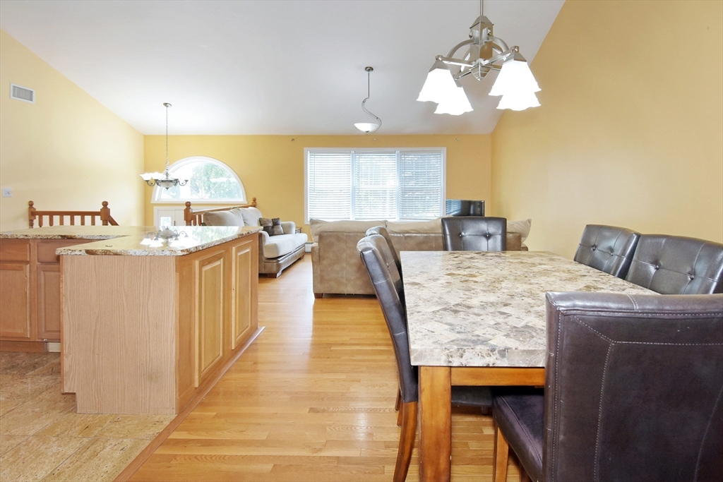 Worcester, Massachusetts, 01602, United States, 3 Bedrooms Bedrooms, ,2 BathroomsBathrooms,Residential,For Sale,1902037