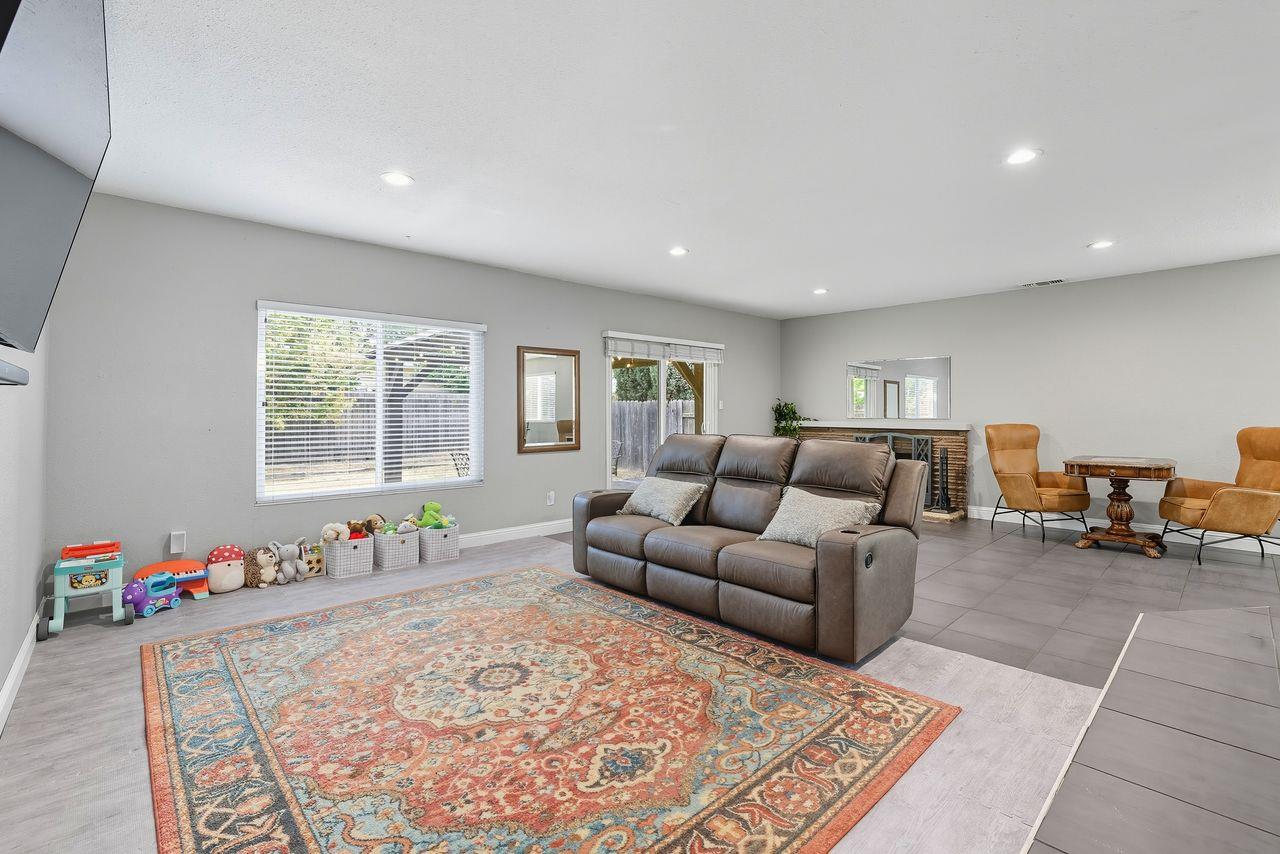 Sacramento, California, 95826, United States, 3 Bedrooms Bedrooms, ,2 BathroomsBathrooms,Residential,For Sale,1968720